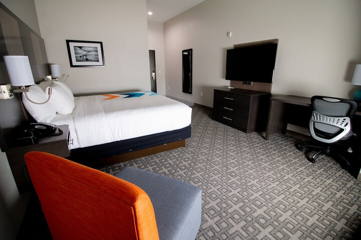 1 King Bed (9 of 9)