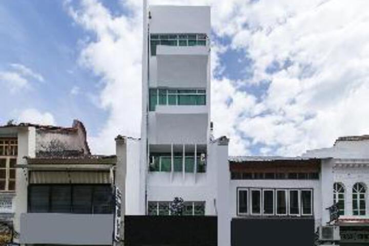 OYO 233 Colour Hotel