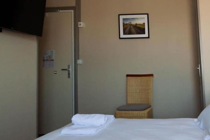 Room 6 of 17