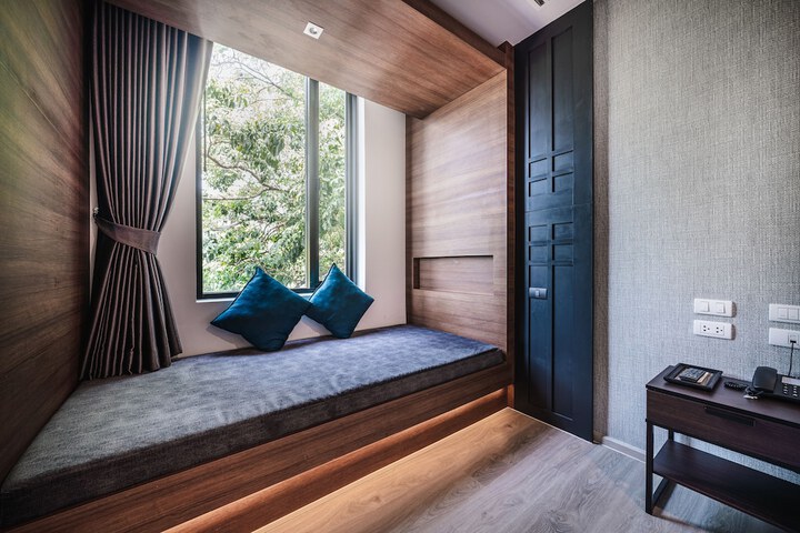 Room 27 of 42