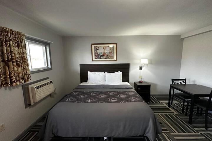 1 King Bed (6 of 6)