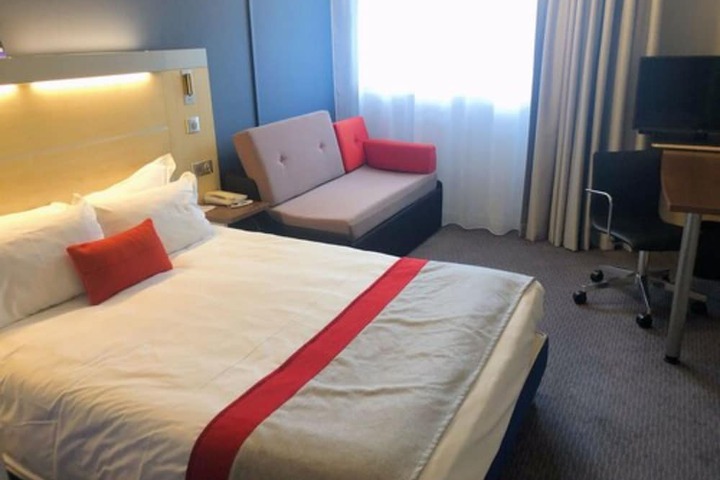 Room 7 of 32