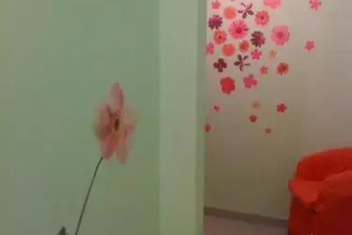 Room 10 of 12