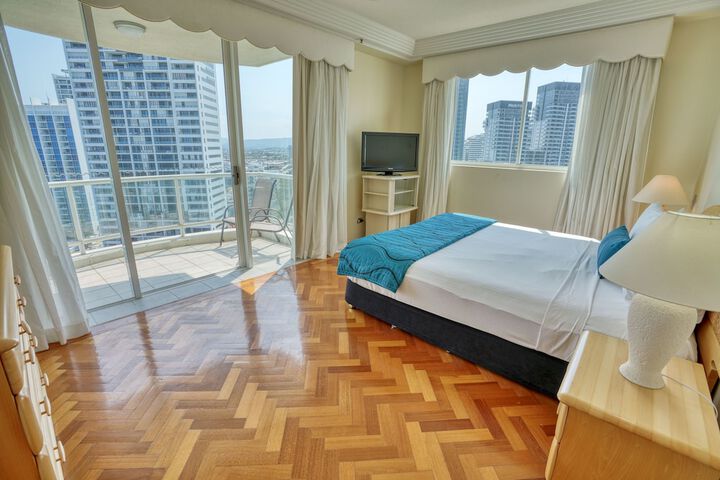 Room 10 of 114
