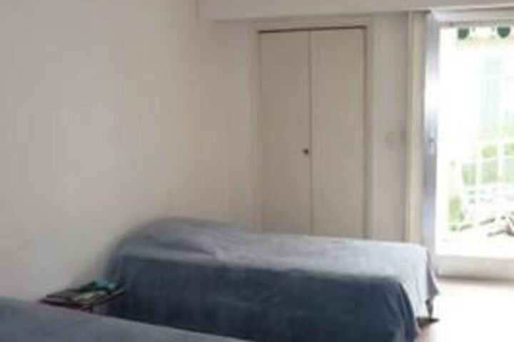 Room 11 of 18