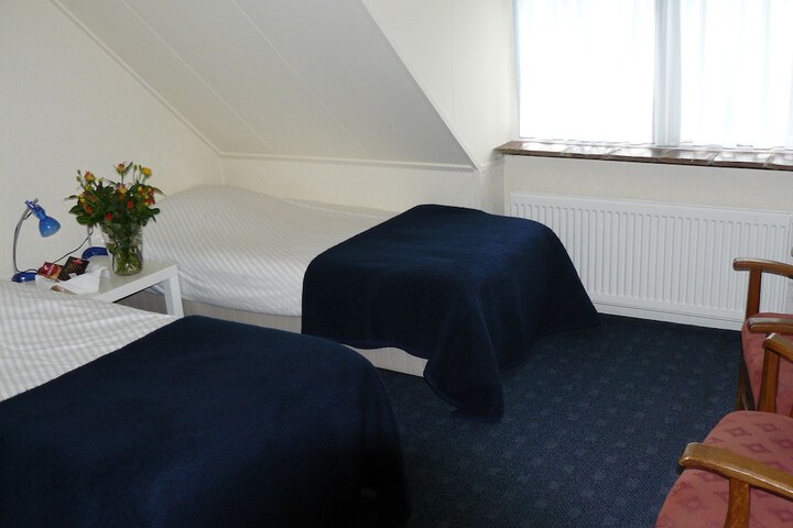Room 4 of 48