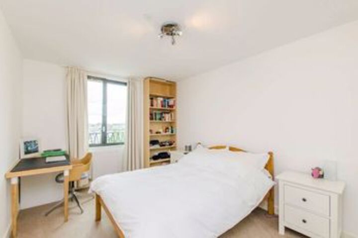Room 4 of 9