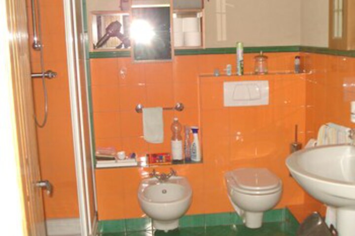 Room 5 of 34