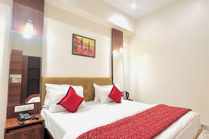 Room 4 of 6