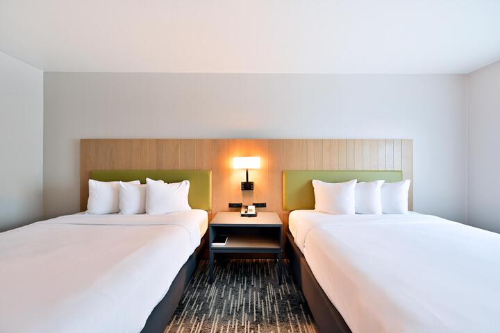 2 Queen Beds (4 of 6)