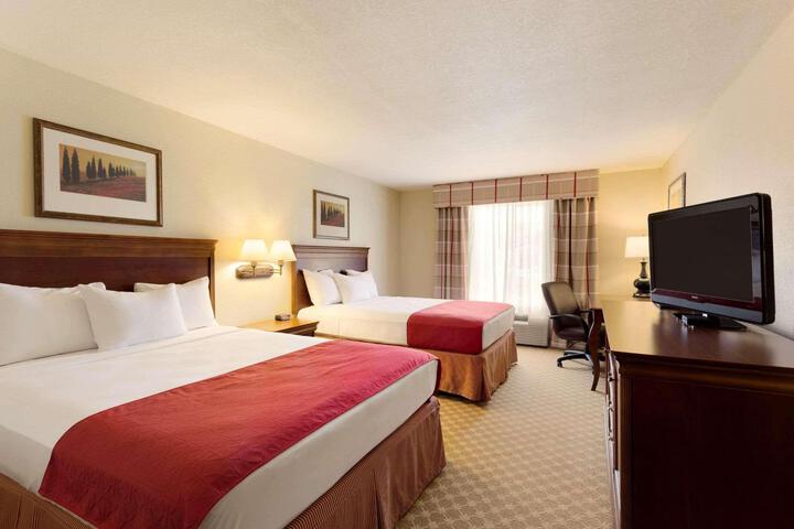 2 Queen Beds (7 of 7)