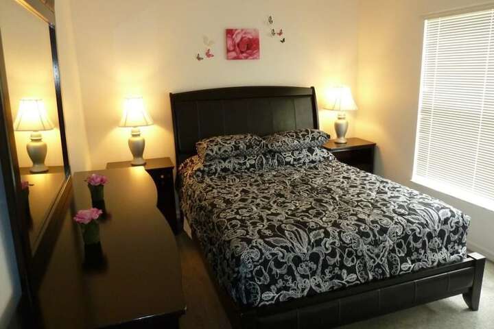 Room 4 of 9