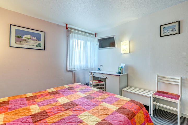 Room 8 of 65