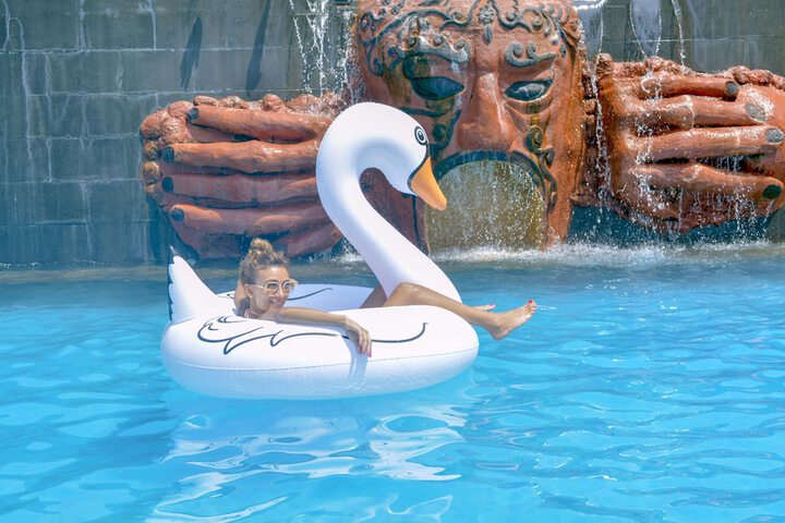 Hotel with Pool