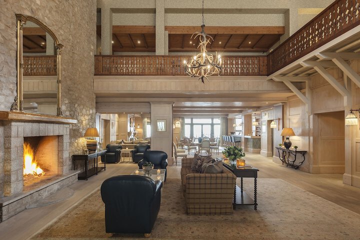 Entrance & Lobby
