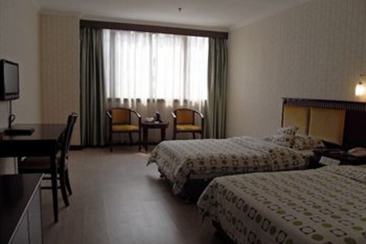 Room 4 of 14
