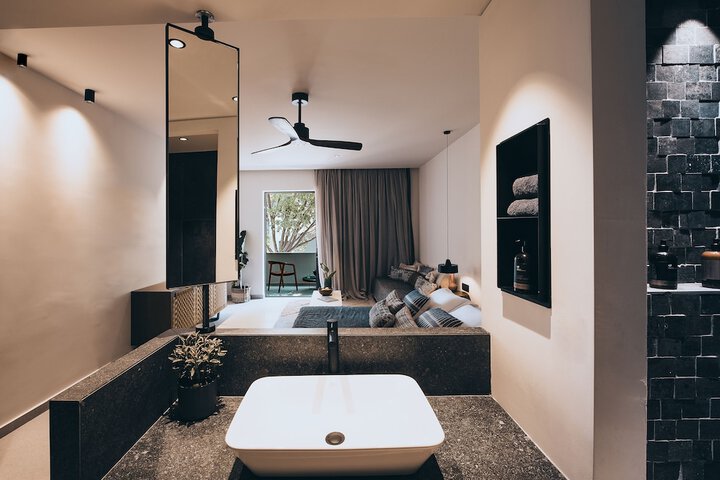 Room 5 of 48