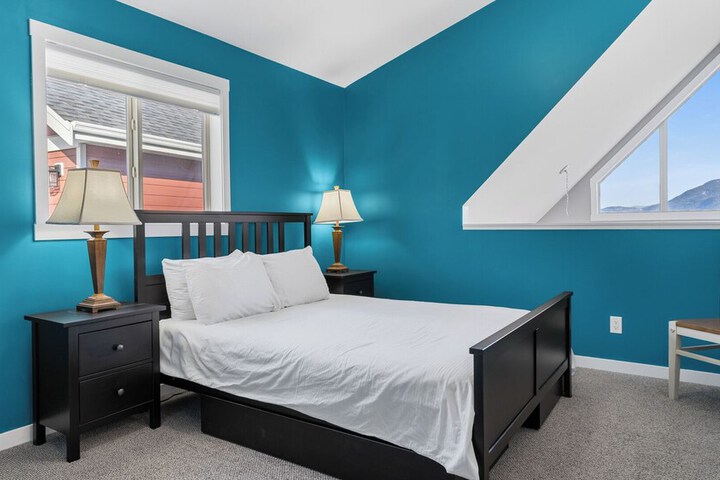 Room 52 of 543