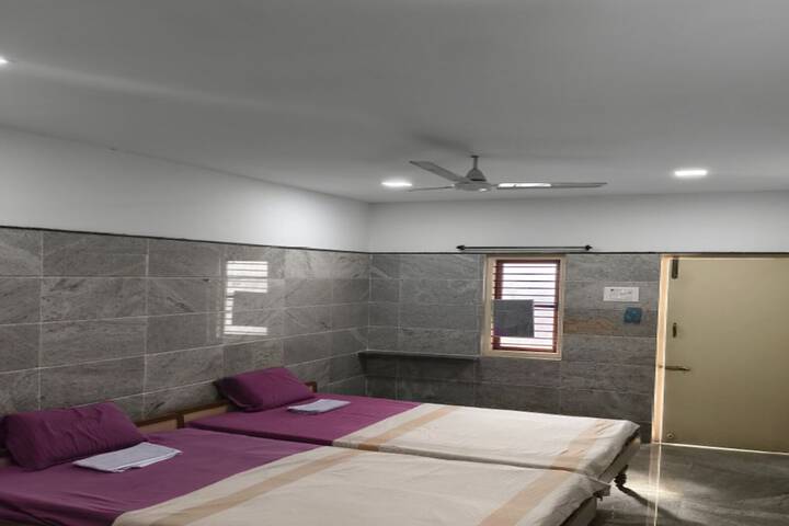 Room 8 of 31