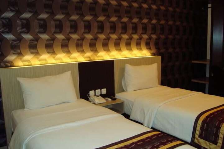 Room 10 of 31