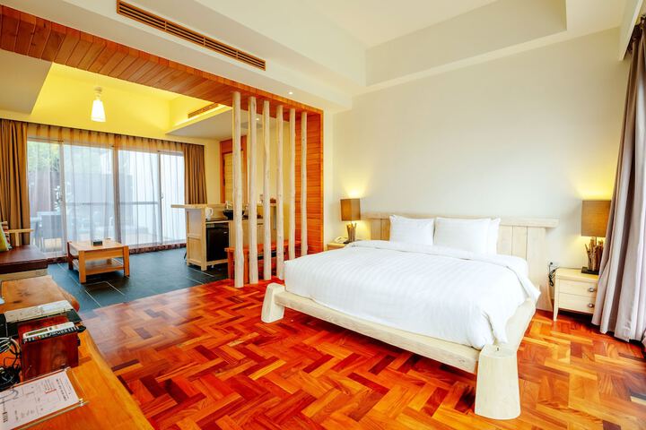 Room 10 of 107