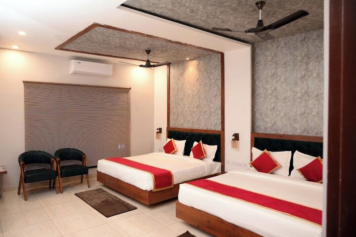 Room 12 of 19