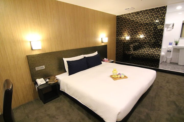 Room 15 of 39