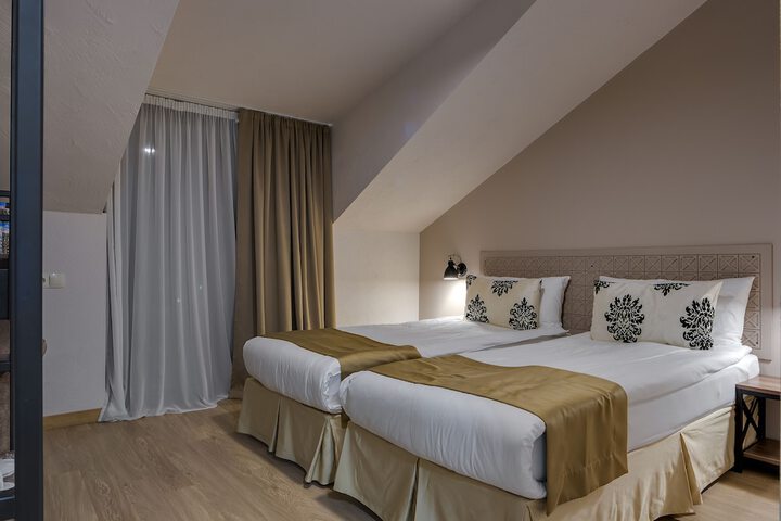 Room 25 of 113