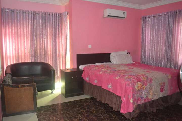 Room 5 of 11