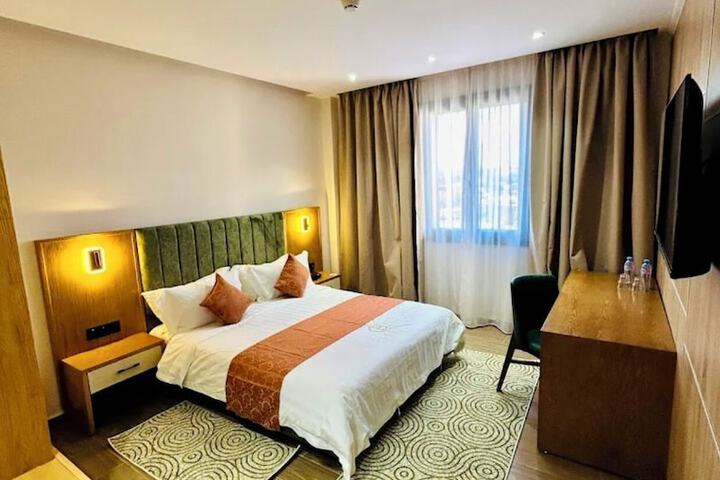 Room 7 of 28