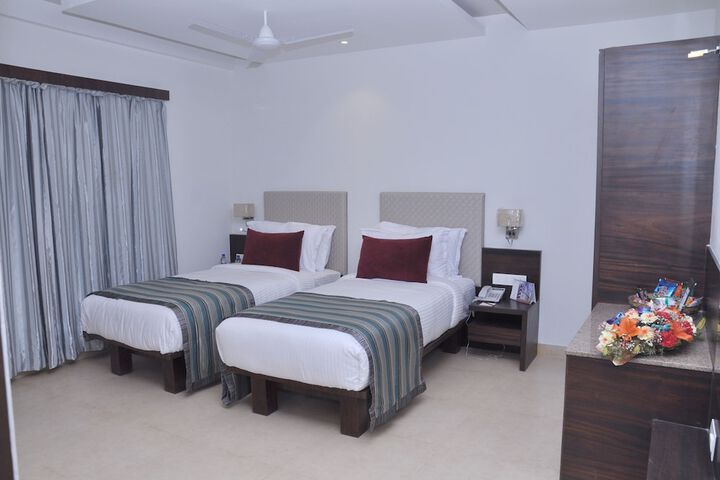 Room 9 of 26