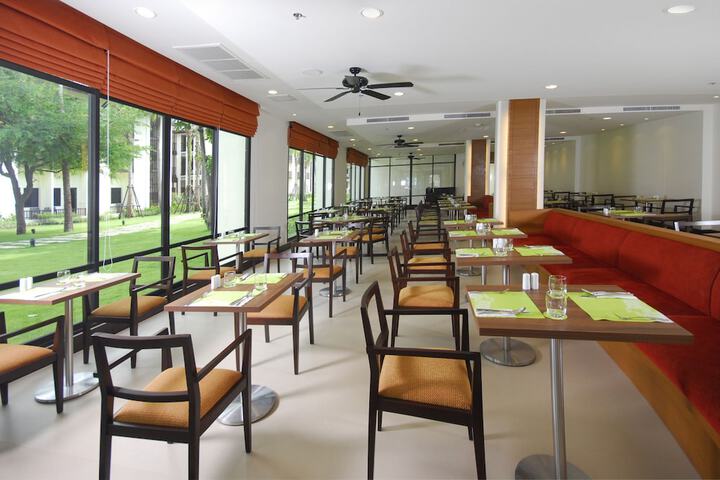 Dining 49 of 77