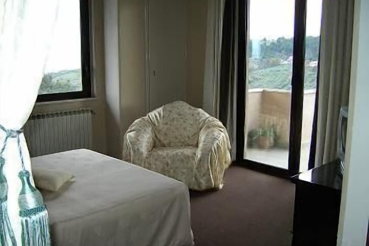 Room 6 of 36