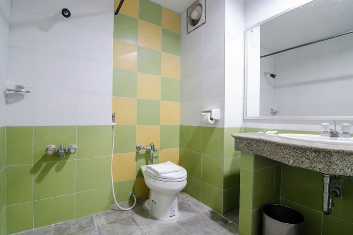 Room 5 of 27