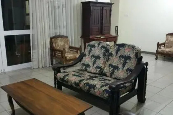 Room 5 of 18