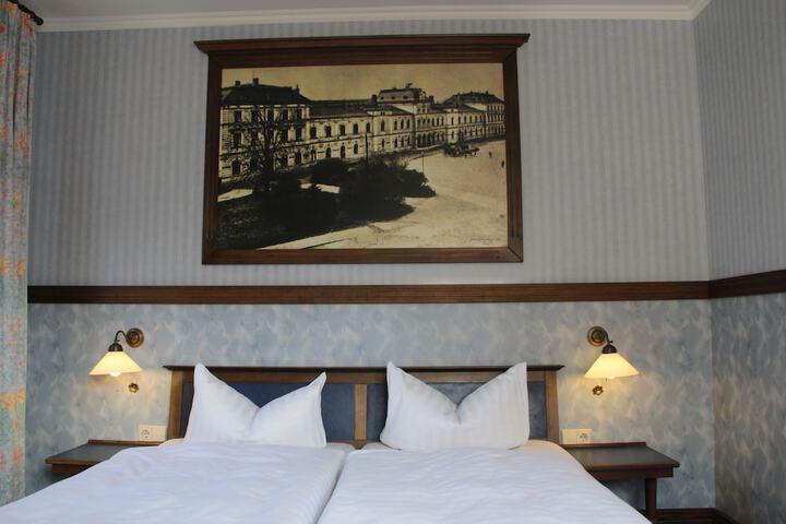 Room 4 of 90