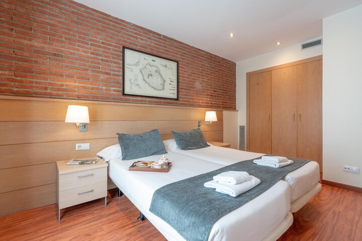 Room 3 of 32
