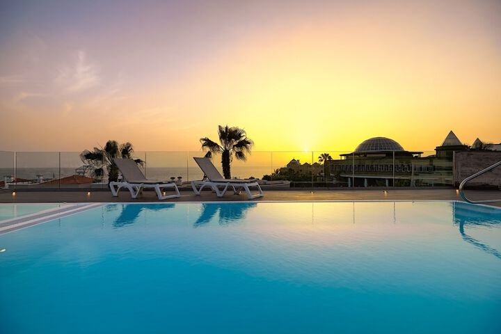 Hotel with Pool