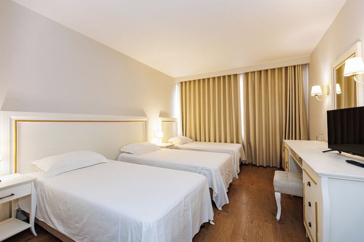 Room 8 of 14