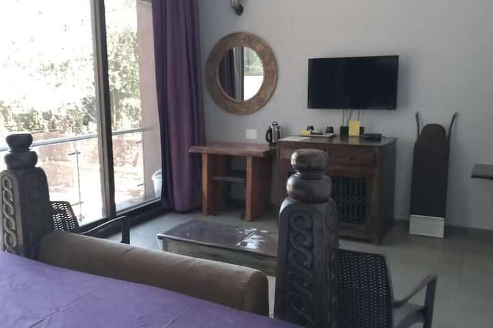 Room 37 of 76