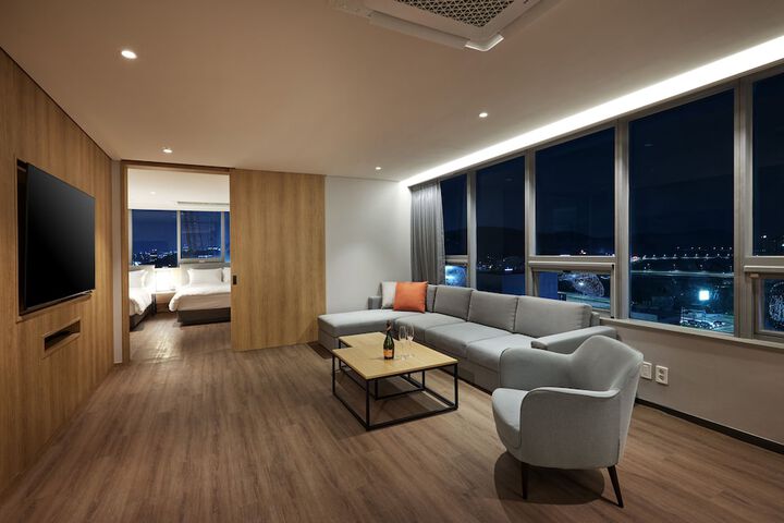 Room 29 of 61