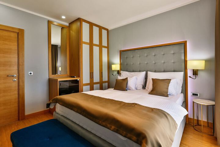 Room 10 of 36