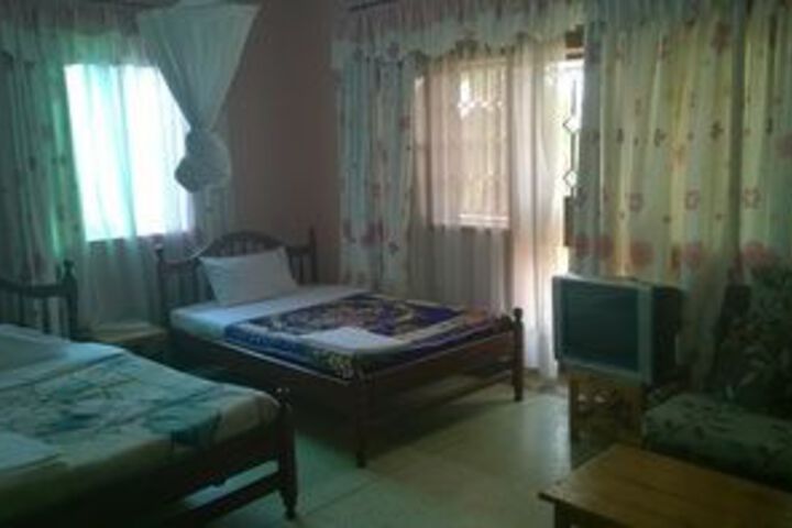 Room 9 of 10