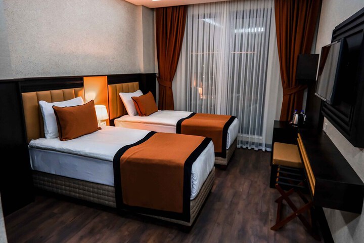 Room 6 of 46