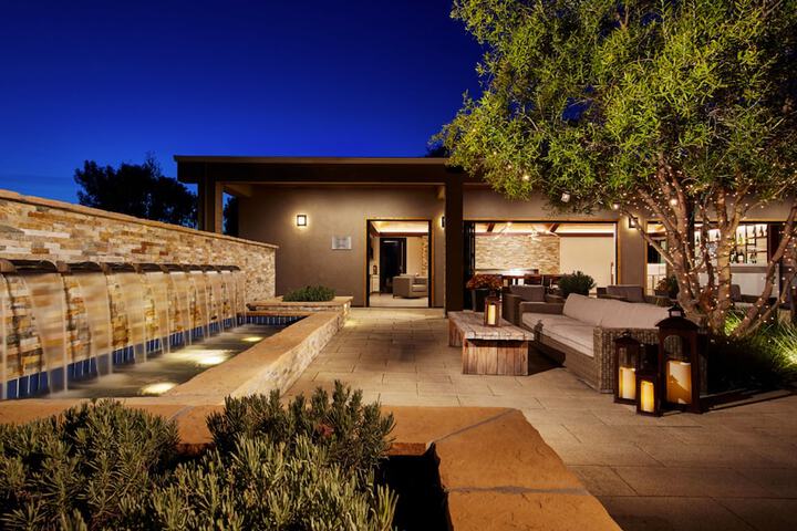 Hotel Exterior 34 of 35
