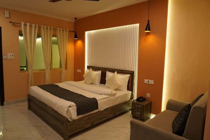 Room 2 of 25