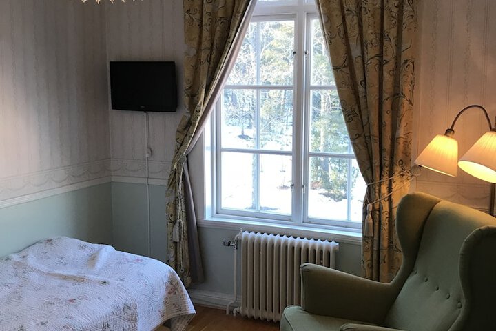 Room 6 of 44