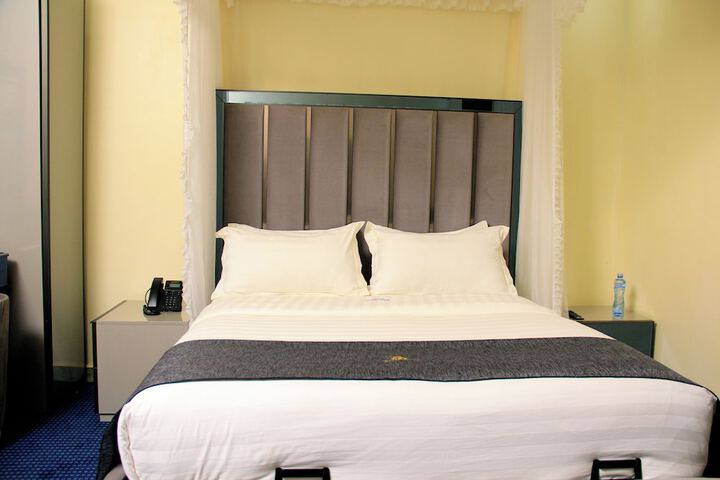 Room 8 of 34