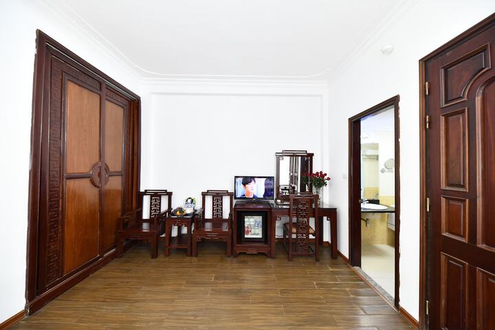 Room 6 of 36