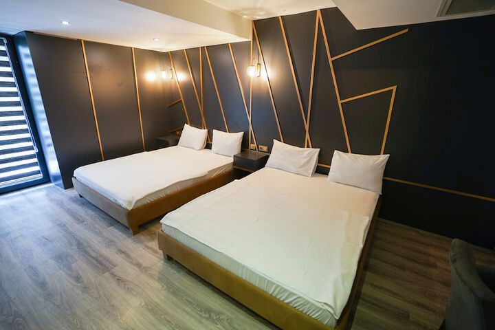 Room 11 of 31